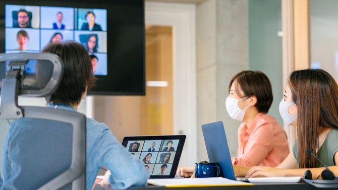 ビデオ会議を通じてミーティング