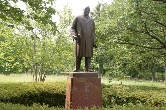 吉田茂像(東京都千代田区・北の丸公園)