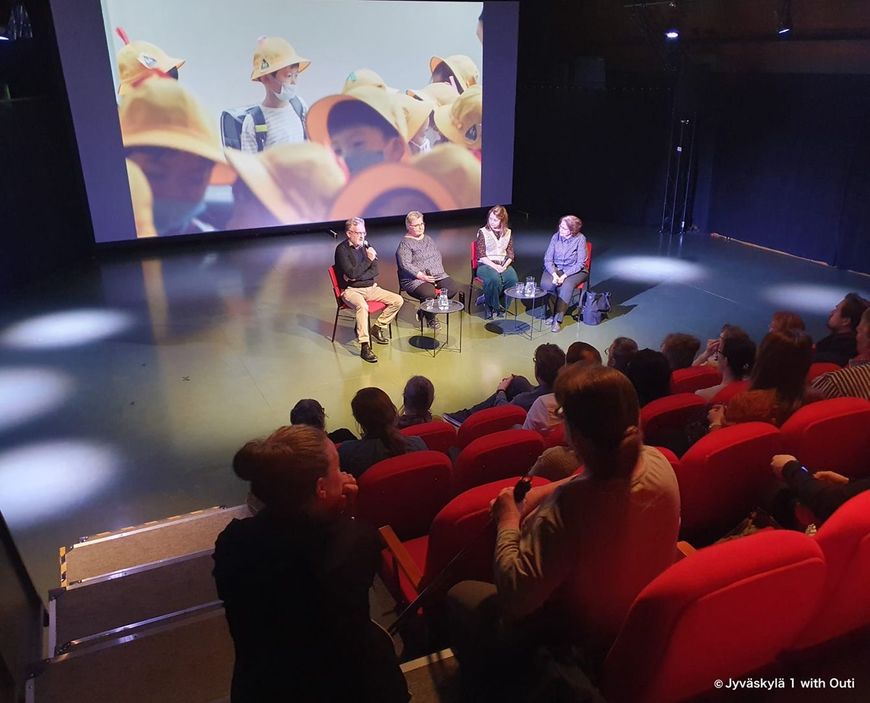 cJyvaskyla with Outi フィンランドでの上映会の様子