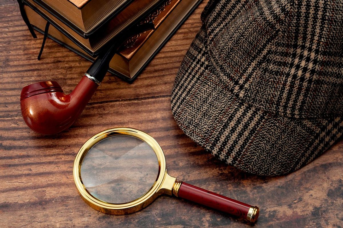 シャーロックホームズ探偵帽子、喫煙パイプ、レトロな虫眼鏡