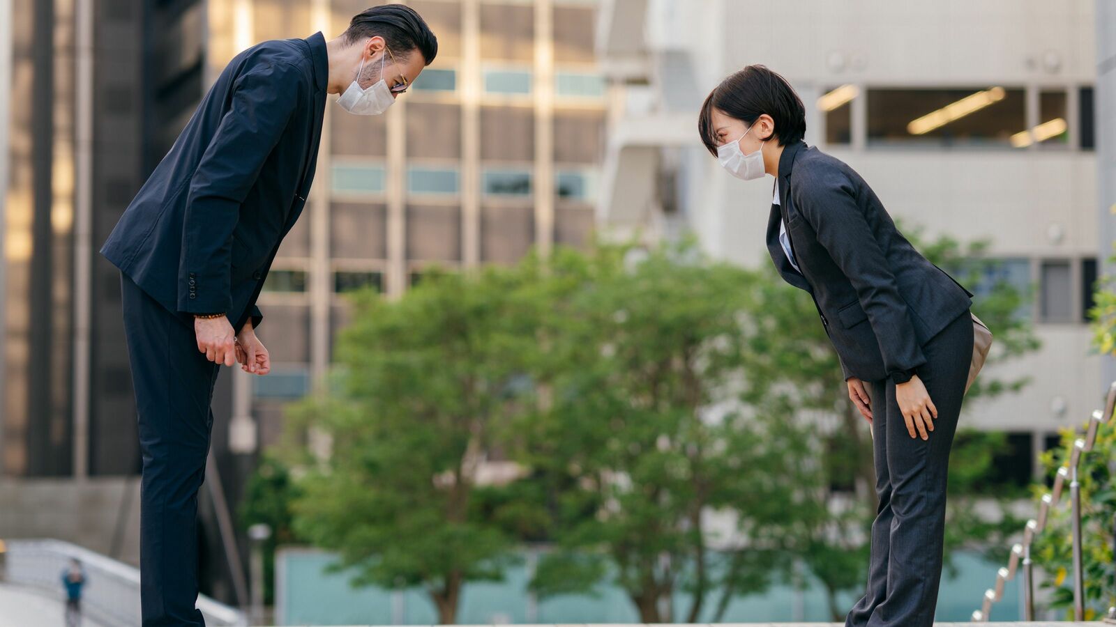 ｢なぜ人と会うのはつらいのか｣対人恐怖症気味の精神科医が気づいた本当の理由 お互いの境界を越える行為だ