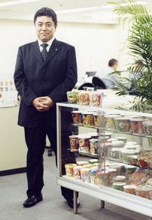 <strong>篭嶋茂人</strong>●広域営業部SS。1969年、奈良県生まれ。仏教大学社会学部卒業後、同社入社。名古屋1年、大阪9年、東京6年と一貫して営業畑を経験してきた。人間関係の作り方は「相手の話をよく聞いて、相手と一体になろうとする気持ちを大切にしています」。