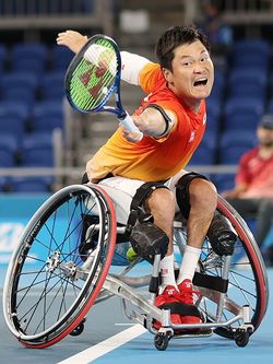 車いすテニス男子シングルス決勝でプレーする国枝慎吾