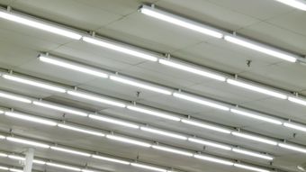 ｢この部屋は明るすぎるので暗くしよう｣ではNG…説明上手な人がやっている"数字"と"根拠"のうまい使い方