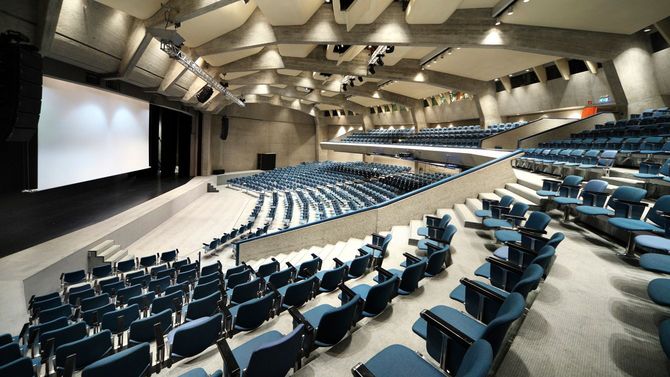 多目的ホール内