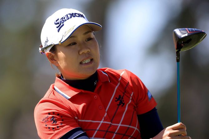 プレーオフ9番、畑岡のティーショット