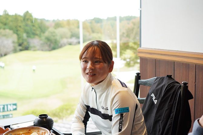 プロテスト合格前は、ティーチングプロ資格でツアーに参戦した古家選手。なぜ20代で指導者資格を取得したのだろうか