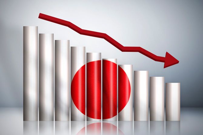 日本国旗が描かれたグラフは右肩下がりの状況を示している