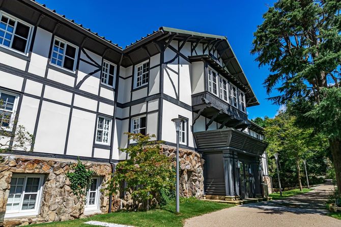 六甲山サイレンスリゾート外観