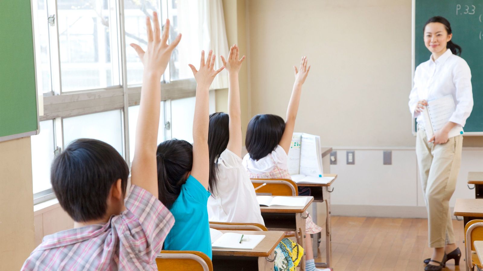 無能安倍晋三のアホノミクスのせいで､小中学生がアホになってしまう… 学校､保護者の苦悩など気にしない