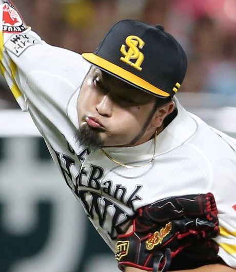 力投するソフトバンクの森唯斗投手＝2019年8月10日、福岡ヤフオクドーム