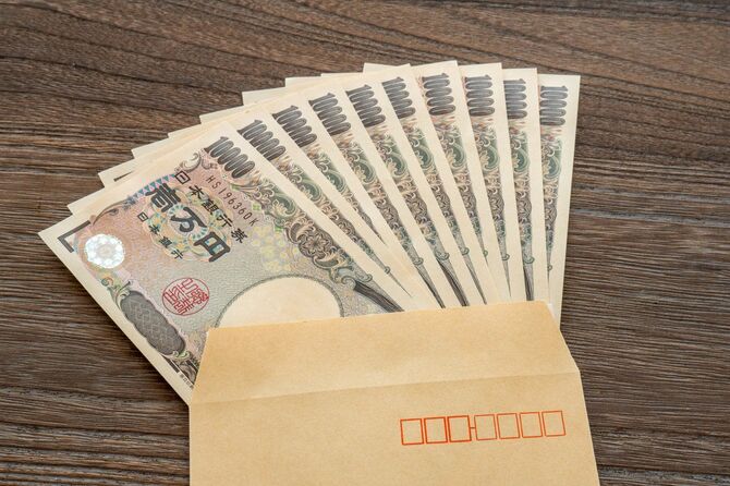 封筒に入った日本の10万円分の紙幣