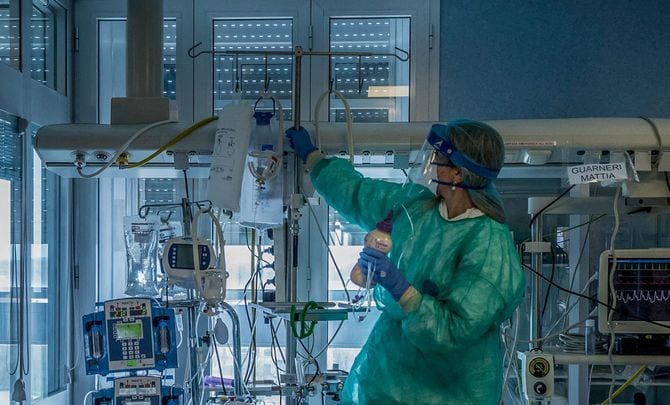 2020年3月23日、イタリア、クレモナ病院のICU。