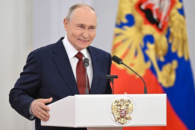 2026年7月27日、ロシア・モスクワにあるクレムリンで、ウラジーミル・プーチン大統領が、第8期国家ドゥーマ(国下院)議員らとの会合で演説を行った。