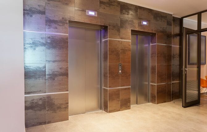 2つのエレベーター