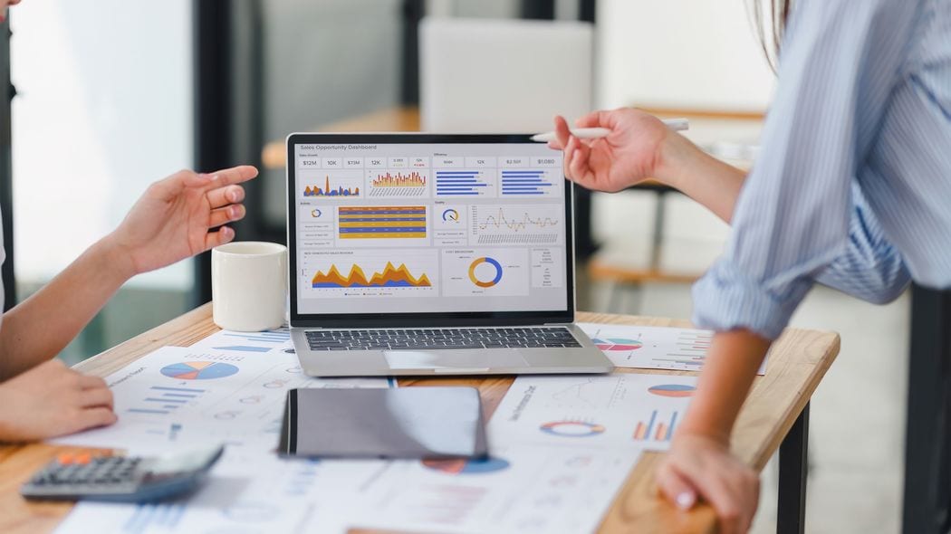 プレゼン資料の99%は｢この一文｣で決まる…｢パワポ作りに精を出す人｣ほど相手に刺さらないワケ 補足情報にこだわっても相手には全く伝わらない