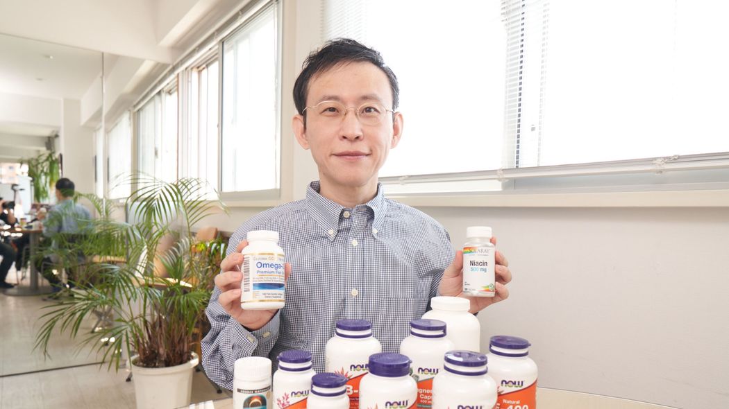 2カ月で約30kg痩せた男が小腹が空いたとき食べていたおやつ 紅茶ゼリーに生クリームをかける