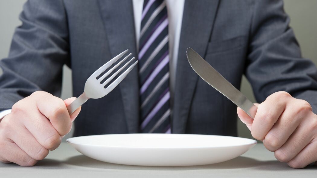 ｢格安スマホ｣と｢安くて早いランチ｣では損する…ホリエモンが｢ケチらずお金を注ぎ込め｣と説く"2つの投資先"