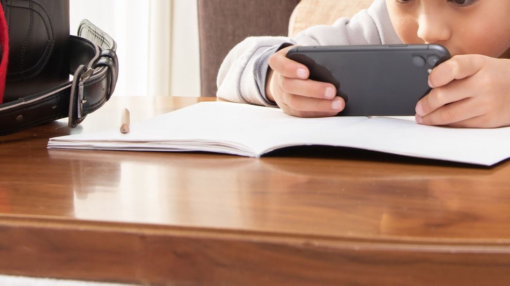 YouTubeに夢中だった子どもが自らスマホを手放した…富裕層の親が実践していたさすがの｢仕組み作り｣