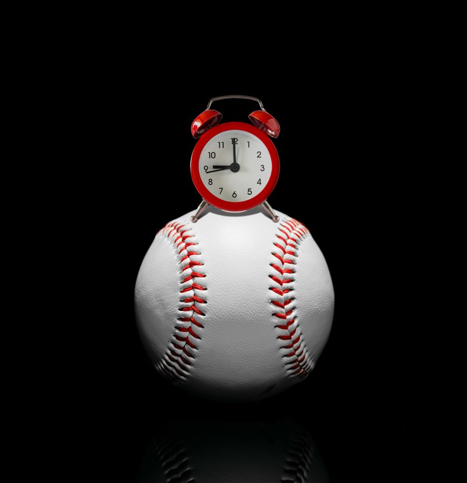 野球ボールと時計