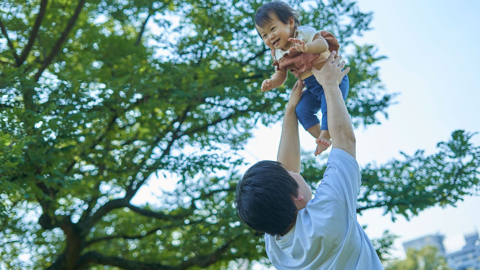 ｢イクメン｣の称賛はエリート層の自己満足にすぎない…｢育児は仕事の役に立つ｣という主張に潜む気持ち悪さ 育児の経験を人的資本に変換する必要はない