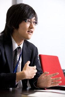 親が「バレてるよ」「先生や親が見てるらしいよ」と書き込むべし<br><strong>サイブリッジ社長 水口 翼</strong>●1982年、東京都生まれ。青山学院大学経済学部在学中に起業し、2004年、ウェブインテグレーションを手がける現在の会社を設立。2児の父でもある。