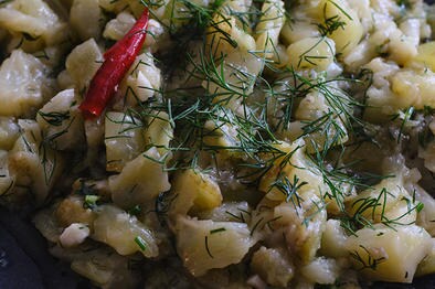 とろとろ食感がたまらない！"雲南風なすハーブ炒め"