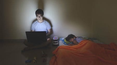 俺が何とかする 中学受験で急増 父能研パパ の圧が子供を潰しかねない 在宅ワークの父が子供部屋で仕事 President Online プレジデントオンライン