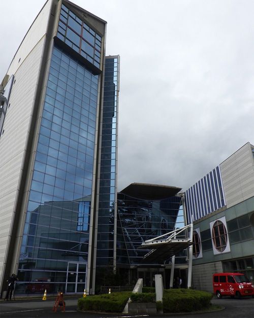 威容を誇る伊東市役所7階に市長室がある