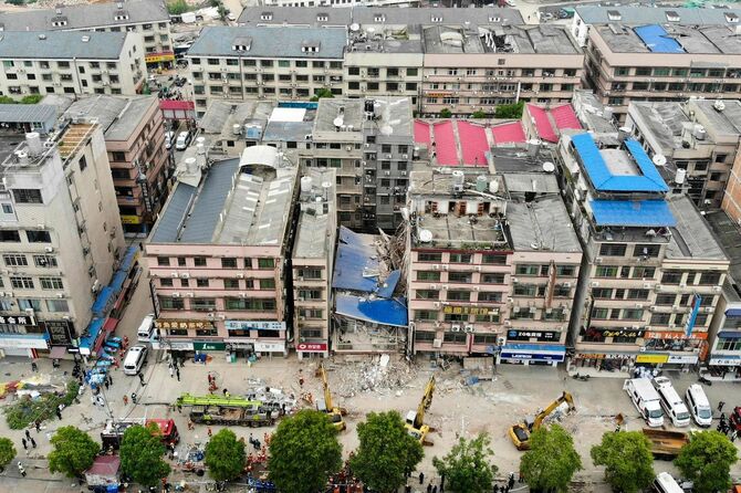 倒壊した中国湖南省長沙市のビル