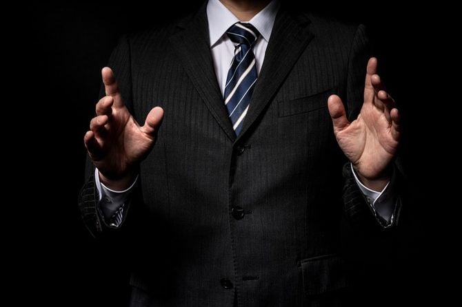 話をする人のイメージ