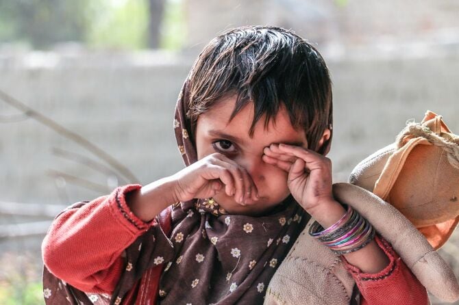 パキスタンの貧困層の女の子