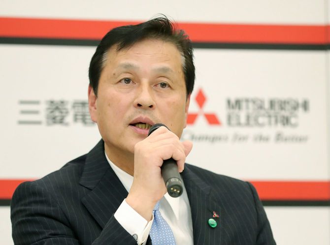 次期社長に就任することが決まり、記者会見する三菱電機の杉山武史副社長