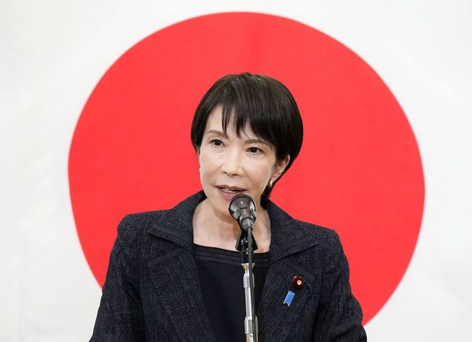 自民党総裁選に向け、陣営の会合であいさつする高市前経済安保相=2025年9月21日午後、東京都千代田区