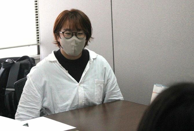 熊本市内で取材に応じた平山ひかりさん（仮名）