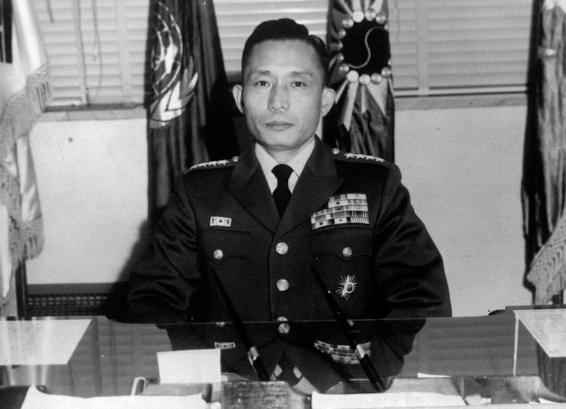 韓国を牛耳る“10大財閥”は日本が育てた 朴正熙が始めた“産軍癒着”の30年