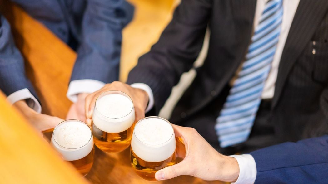 激務の中､夜10時半からの職場飲みに参加すべきか…人材育成コンサルタントの納得の回答 ｢これから誰を友達とするのか｣その選択を迫られている