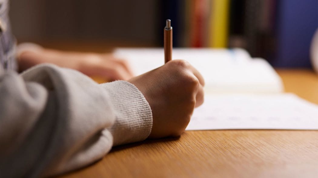 ｢頭が悪い｣でも｢努力不足｣でもない…｢勉強しても成績が伸びない｣東大生が受験期にやった悪循環を断つ習慣 ｢夜中まで勉強してエライ‼｣の声かけは逆効果…