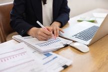 年収300万→500万は大変､800万→1000万は簡単…戦略コンサル｢給料が上がる人が積んでいる"経験値"の正体｣
