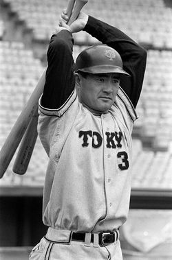 バットを持つ巨人・長嶋茂雄選手＝1966年7月（写真＝時事通信フォト）