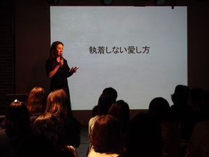 「魔女のサバト」に登壇する川崎さん。