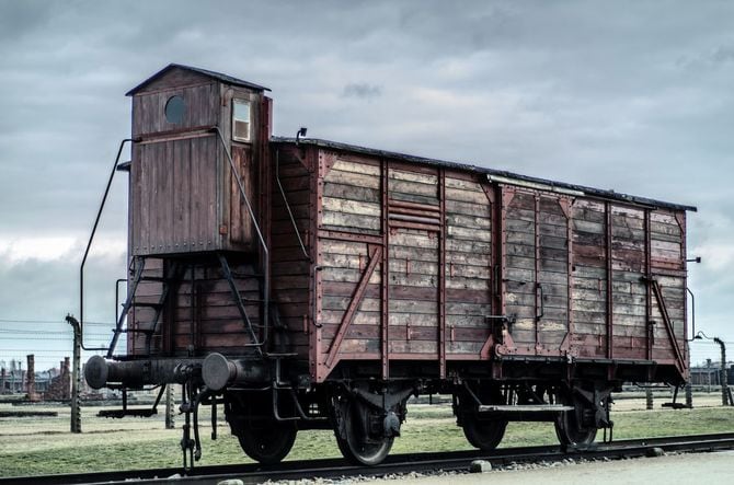 ポーランドの旧ナチス絶滅収容所での鉄道車両