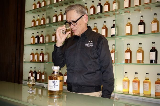 2025年「卓越した技能者(現代の名工)」を受賞した、サントリー・主席ブレンダーの輿石太さん