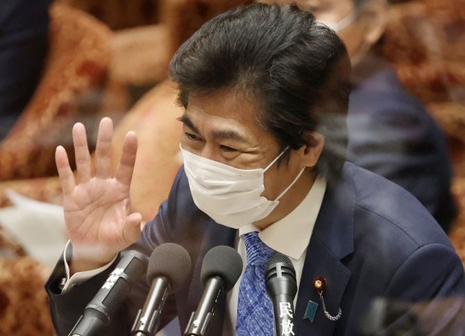 衆院予算委員会で答弁する田村憲久厚生労働相＝2021年2月15日、国会内