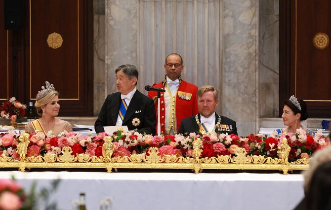 オランダのウィレム・アレクサンダー国王夫妻主催の晩餐会であいさつされる天皇陛下と皇后さま。2026年6月17日、オランダ・アムステルダム王宮［代表撮影］