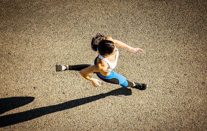 ランニングする女性