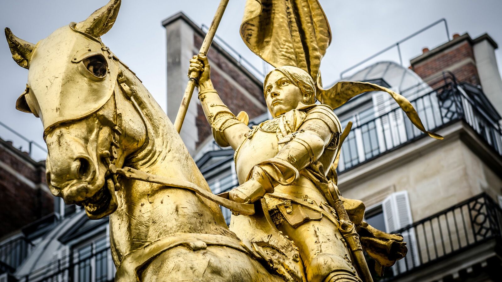 男たちには絶対にできなかった…ジャンヌ･ダルクが百年戦争で連戦連敗のフランス軍を立て直した意外な方法 城攻めのためだった大砲を敵兵士に向けて撃った