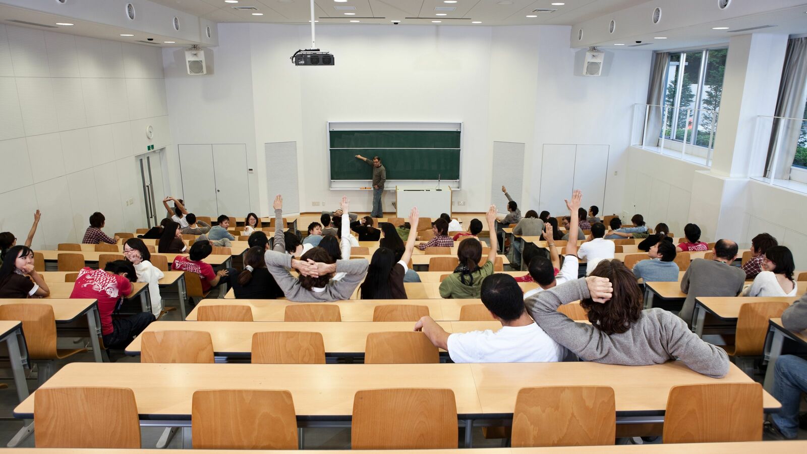 研究者なのに研究する時間がない…入学者獲得のための｢サービス残業｣が当たり前になった大学教員のトホホ 仕事が次から次へとウイルスのごとく増殖していく