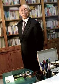 <strong>福原義春</strong>●資生堂名誉会長。1931年、東京都生まれ。53年、資生堂入社。87年、社長就任後は、経営改革、社員の意識改革に着手する。2001年より現職。現在は東京都写真美術館長、企業メセナ協議会会長、文字・活字文化推進機構会長、全日本蘭協会名誉会長などの公職に就く。著書は『ぼくの複線人生』『猫と小石とディアギレフ』ほか多数。