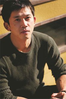 かくはた・ゆうすけ●1976年生まれ。早稲田大学政治経済学部卒、同大探検部OB。2002～03年、チベット、ヤル・ツアンポー川大峡谷の未踏査部を単独で探検し、ほぼ全容を解明。03年朝日新聞社入社、08年退社。10年本作品で第8回開高健ノンフィクション賞を受賞した。